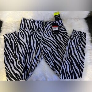 NWT L Nike leggings